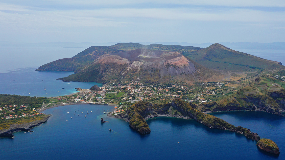 LES GRANDS EXPLORATEURS : LES ÎLES ÉOLIENNES. BIJOUX D’ITALIE