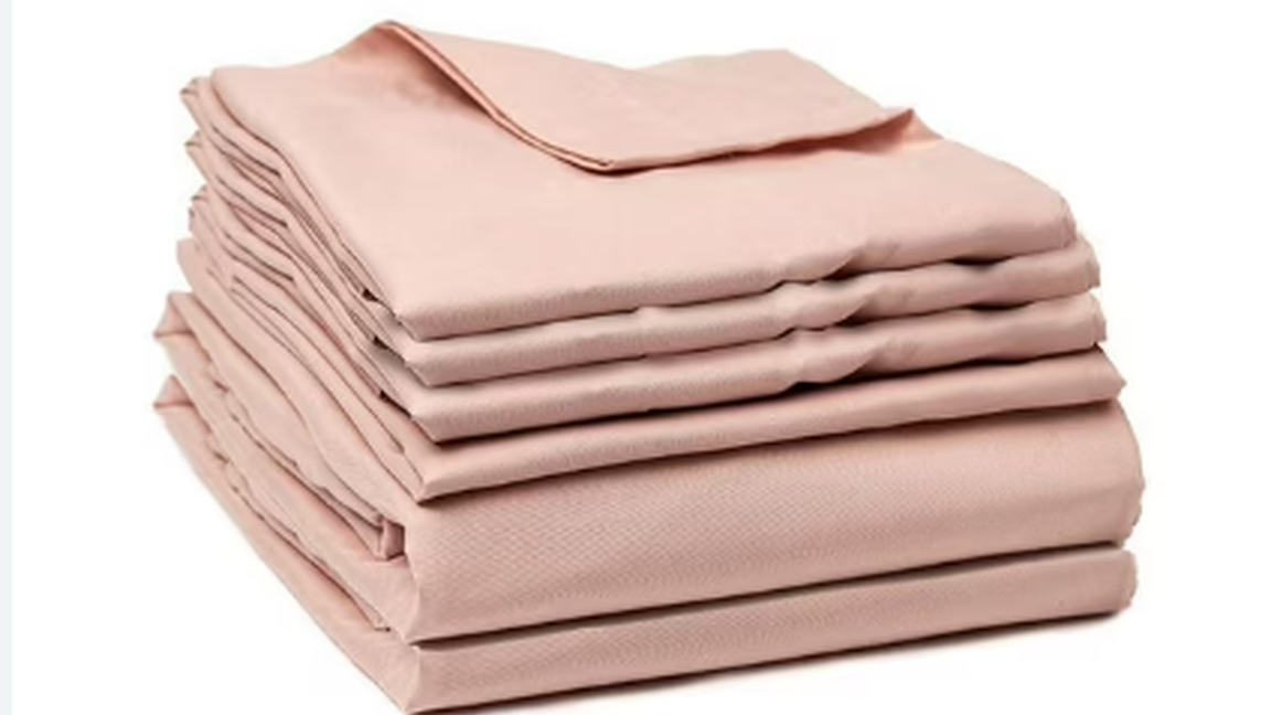 Literie - ensemble de draps et oreiller pour le lit