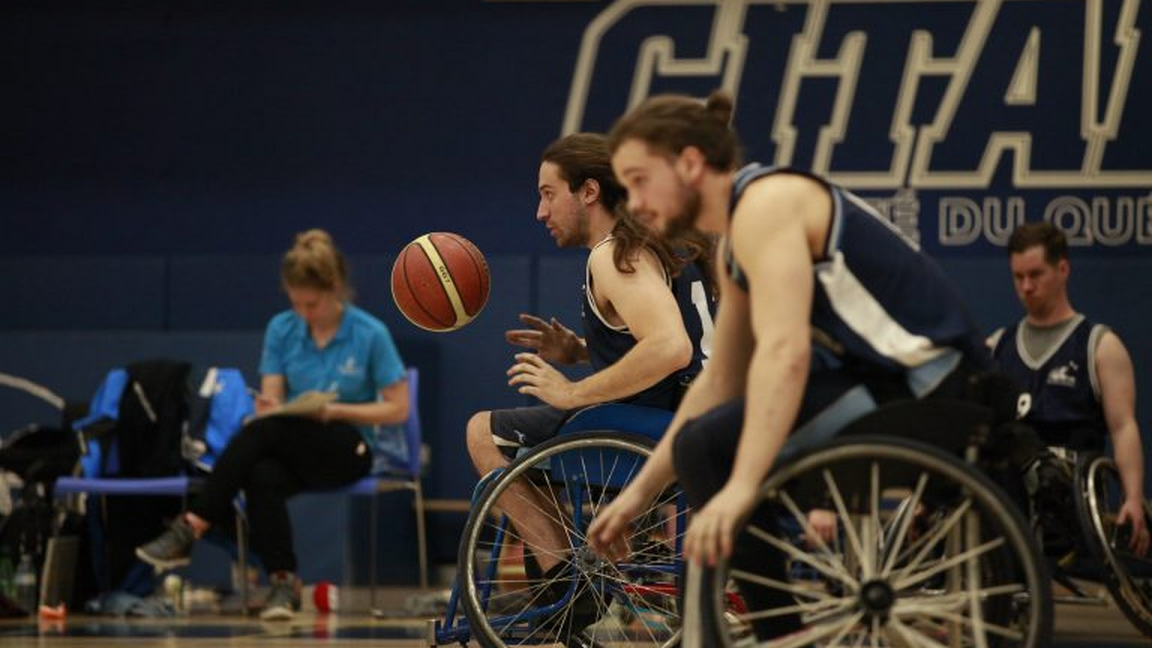 Basketball en fauteuil roulant (A-120)