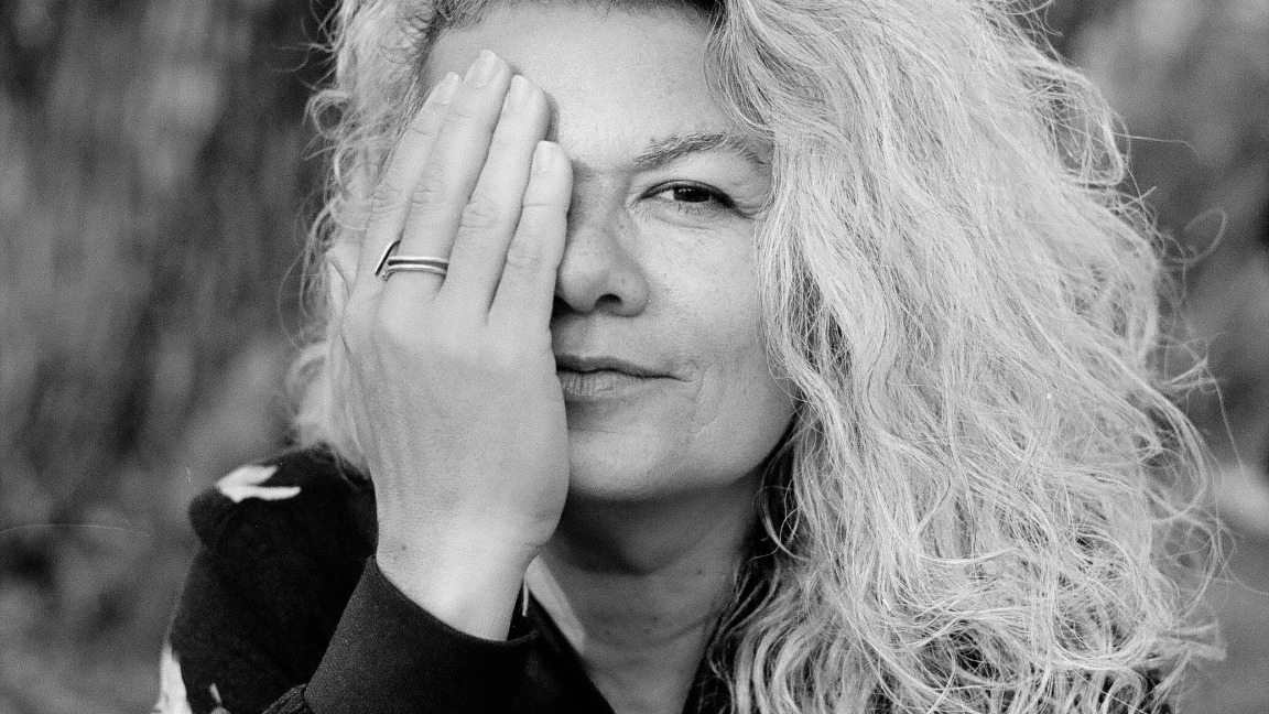 Ilhada - Mônica Freire