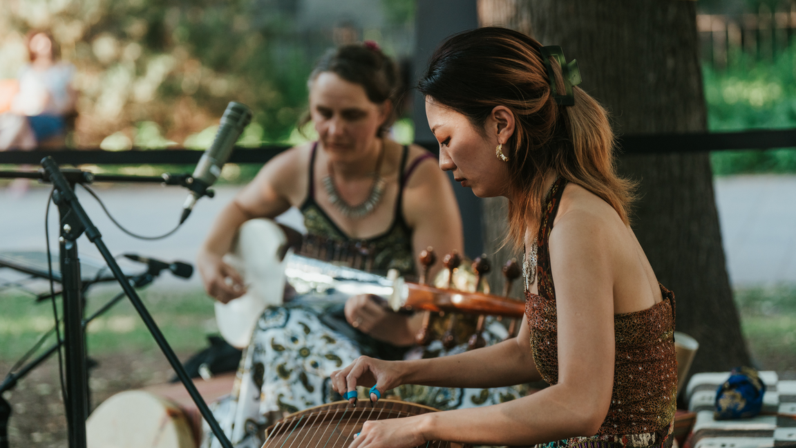 Carnet de soie : échos d'est en ouest