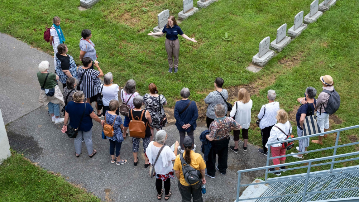 Visite guidée de la cour du Monastère