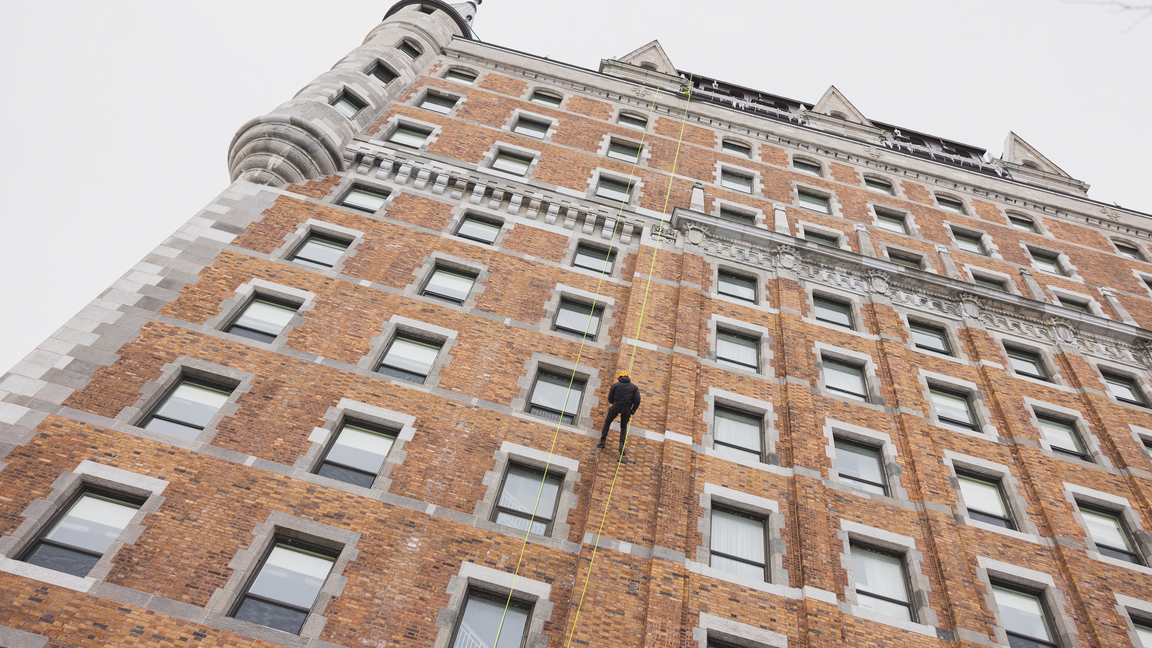 Descente en rappel sur le Fairmont Le Château Frontenac