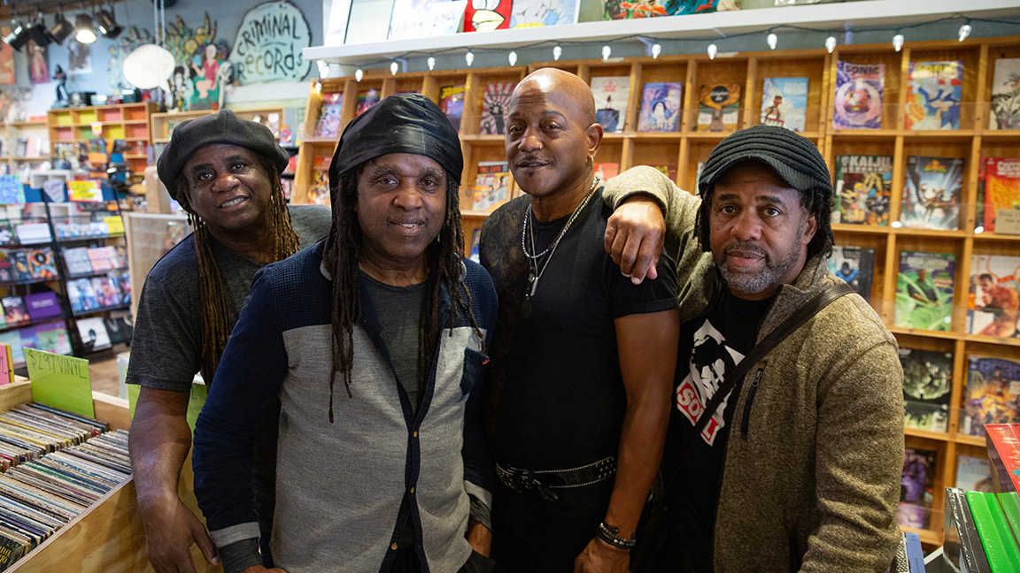 VICTOR WOOTEN AND THE WOOTEN BROTHERS | LES COULEURS en collaboration avec THE GAZETTE