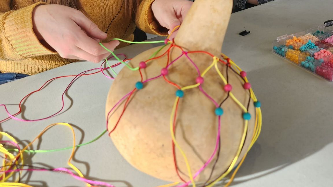 Fabrique un chékéré (7 ans et plus)