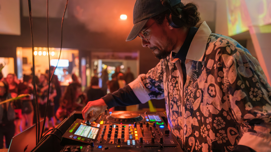 Party-sur-mer ⏤ DJ Sovann