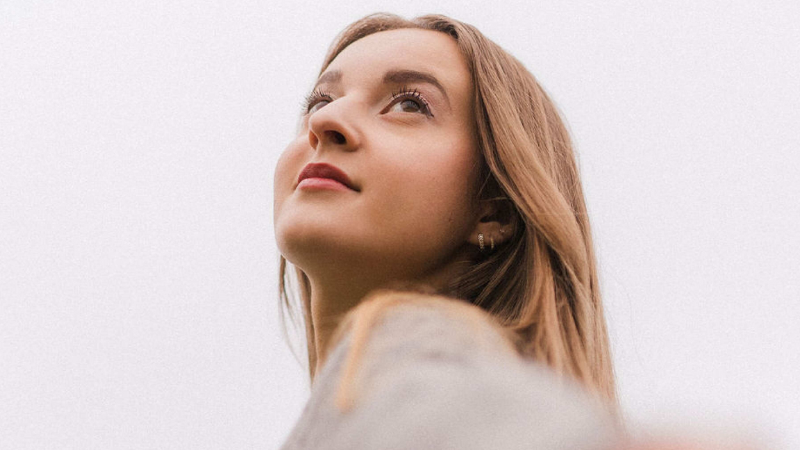 ÉMERAUDE LEFEBVRE | TOURNER LES PAGES