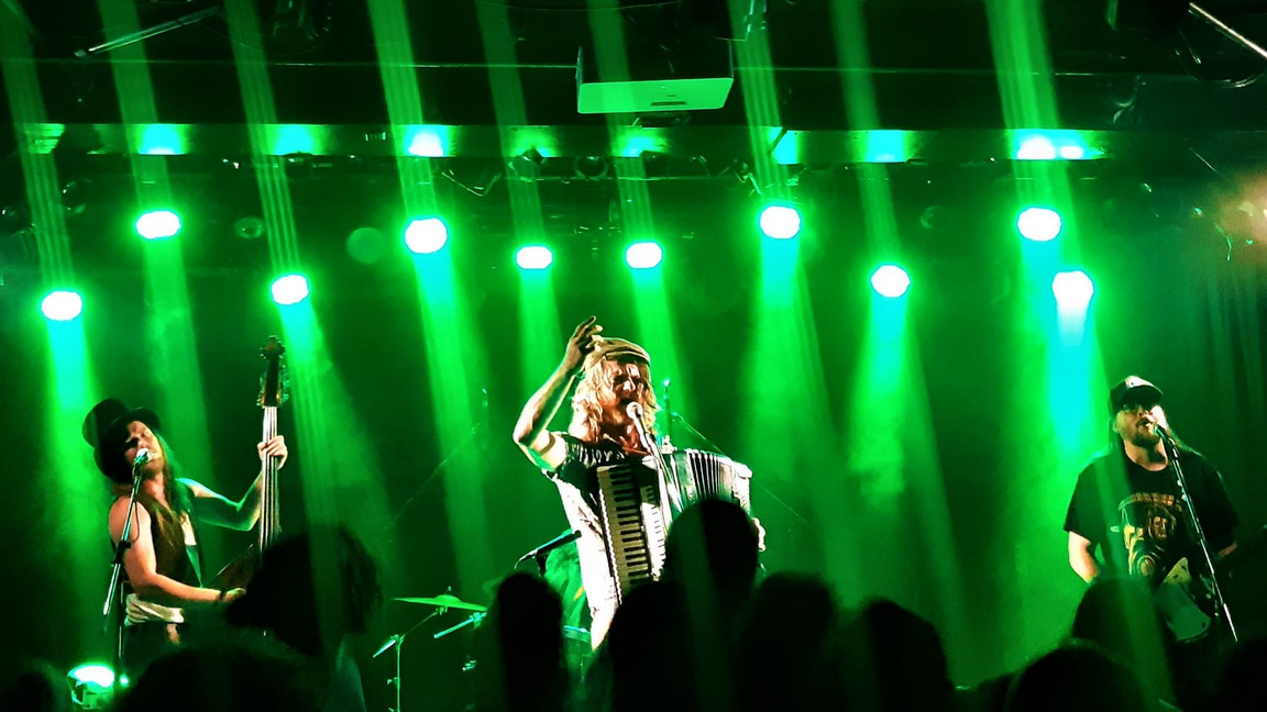 Bad Uncle x N I K A K X X S H