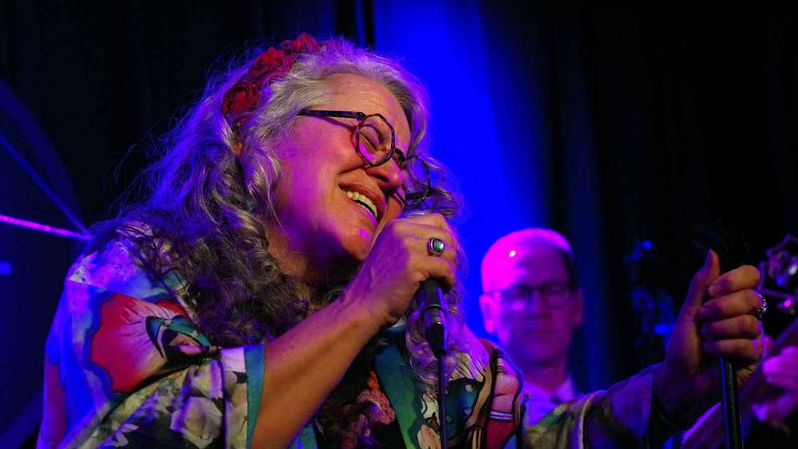 Patio Series - Lisi sings Lasha
