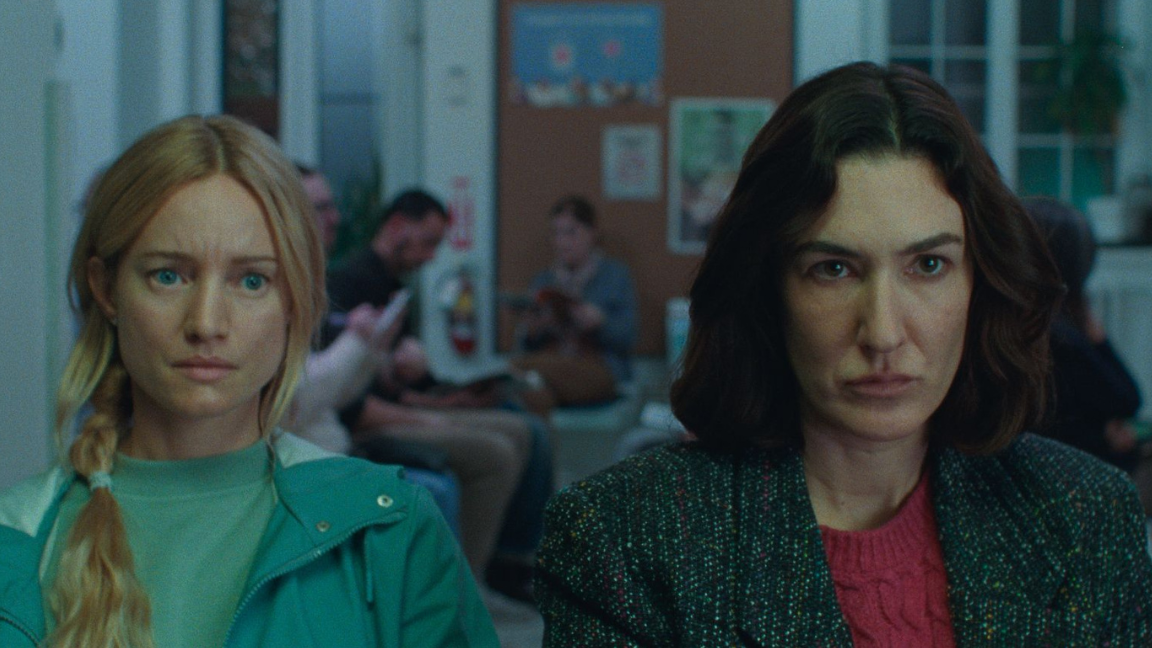 Projection | Deux femmes en or - Two women