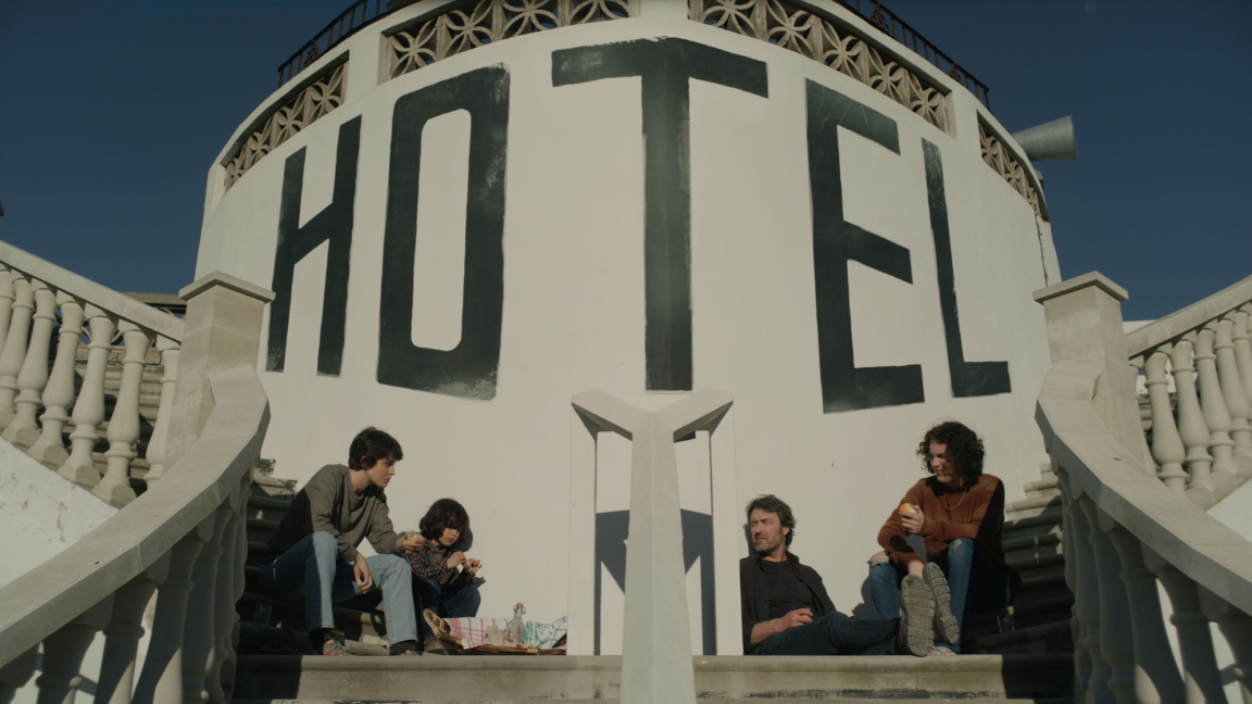 Projection | HOTEL SILENCE
