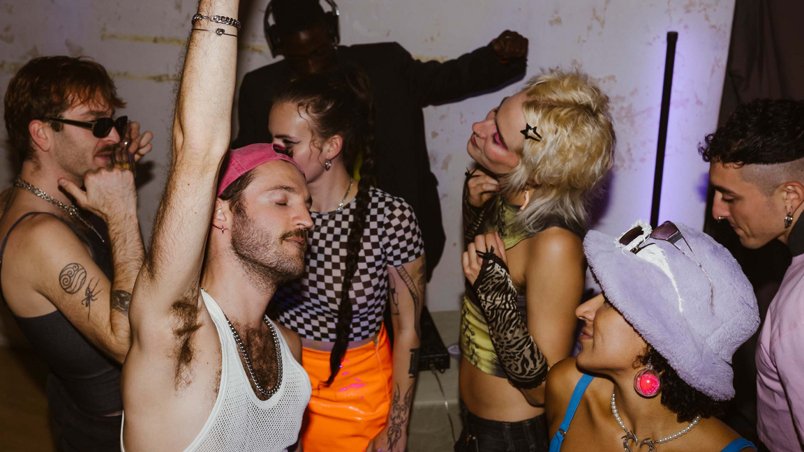 Omega Wants to Dance - Ramon Tort