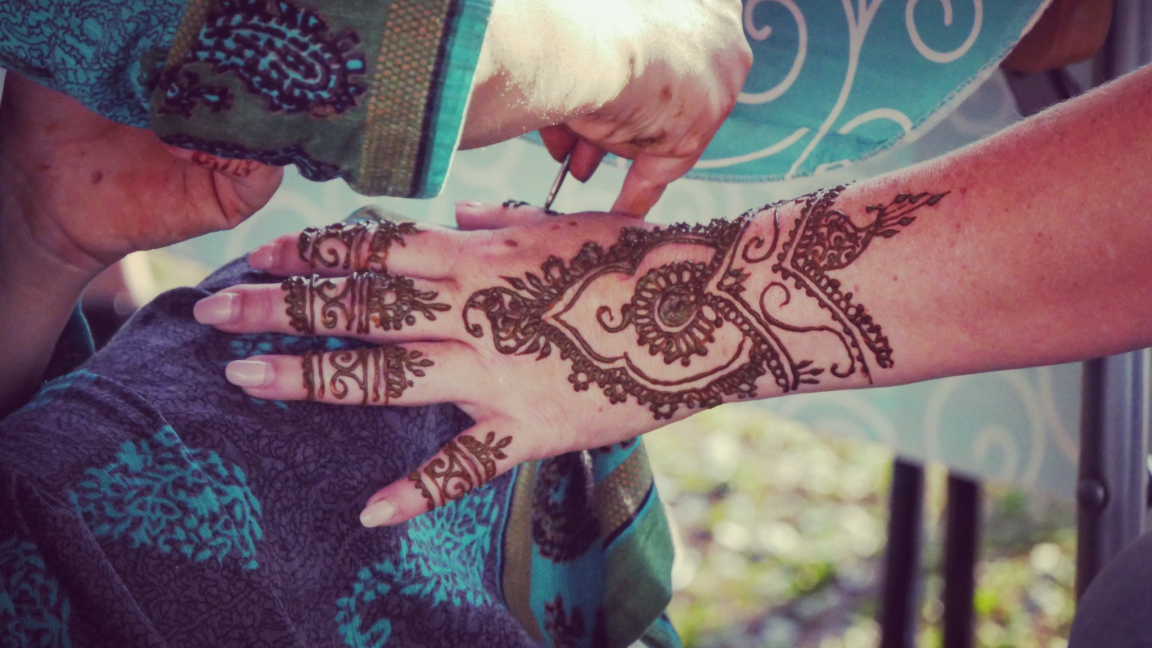 Henna Workshop with Yasmine Alem