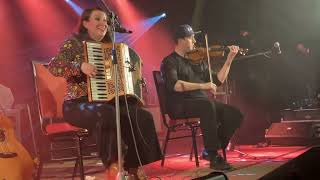 Clare LIVE aux ECMA 2024 avec Bradley Murphy au piano et Brad Reid au violon!