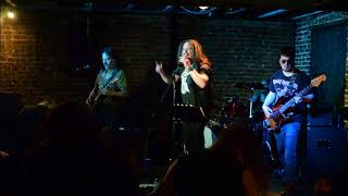 AIC's Man in the Box as performed by Facelift